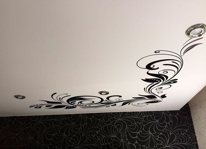 Установка натяжного потолка