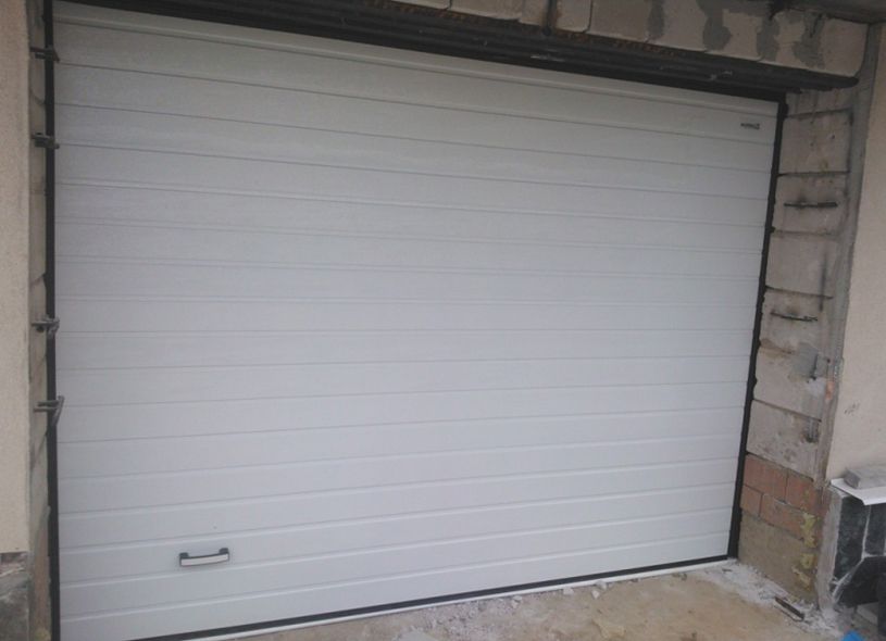 Установка секционных гаражных ворот