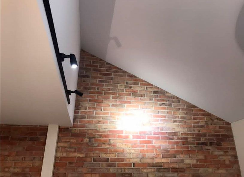 Установка тканевого натяжного потолка