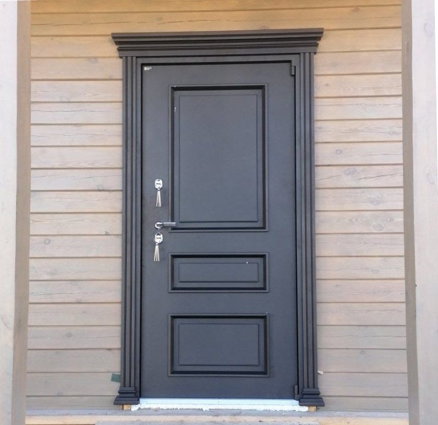 Установка входной двери в коттедж