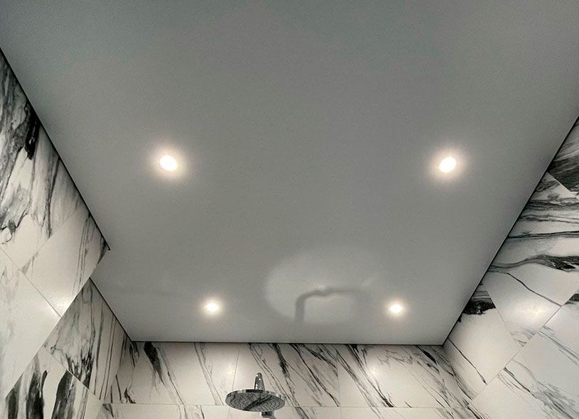 Установка натяжного потолка