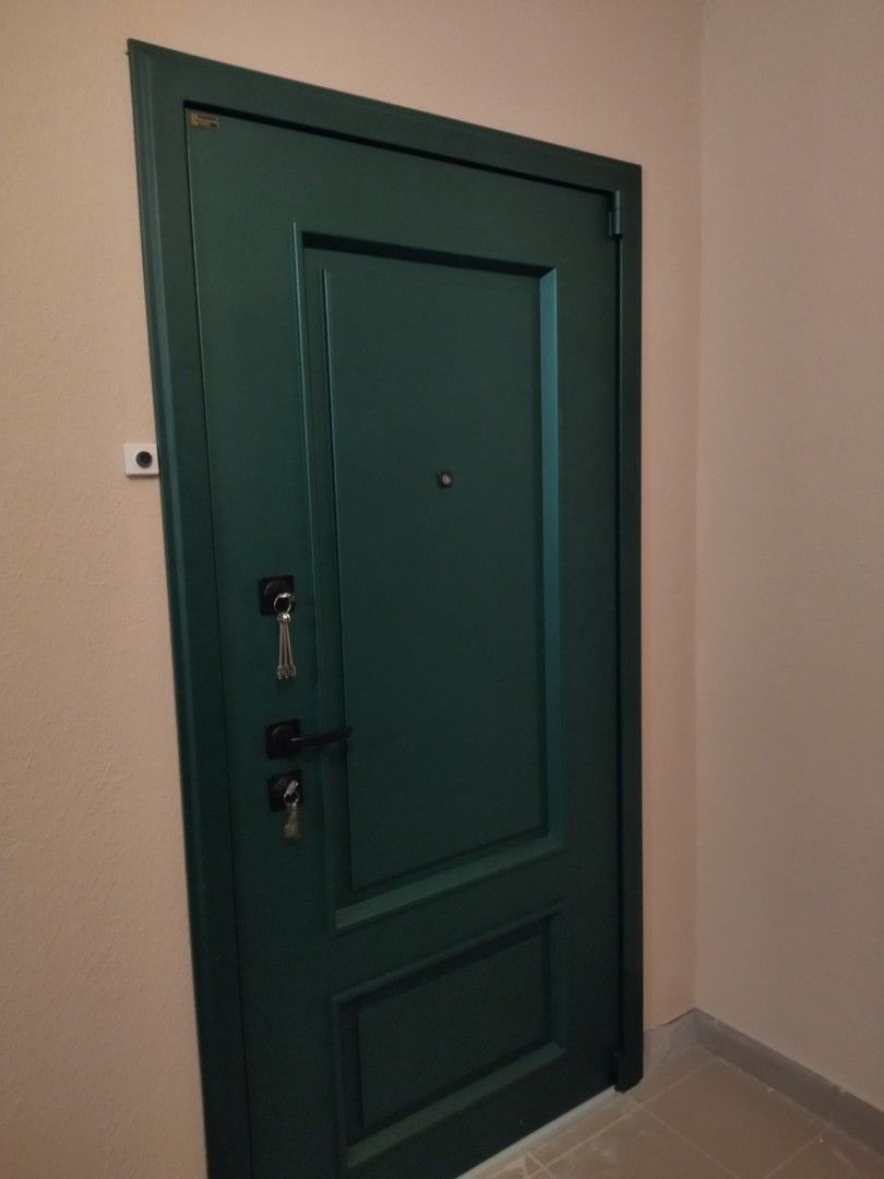 Установка входной двери в квартиру