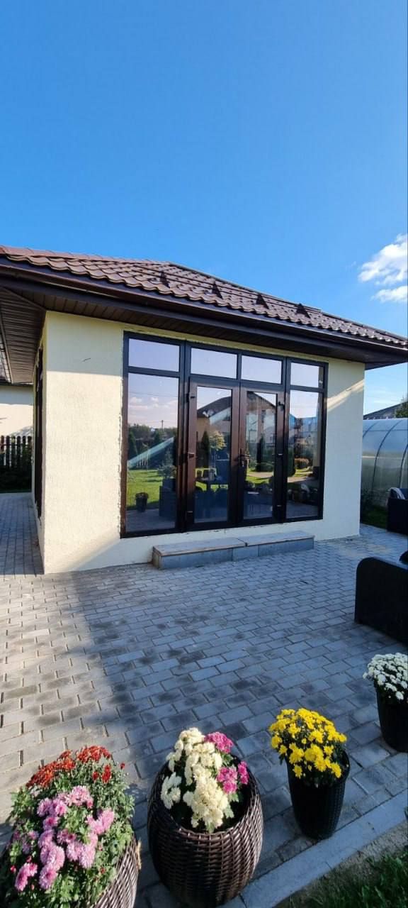 Установка пластиковой двери Melke Evolution