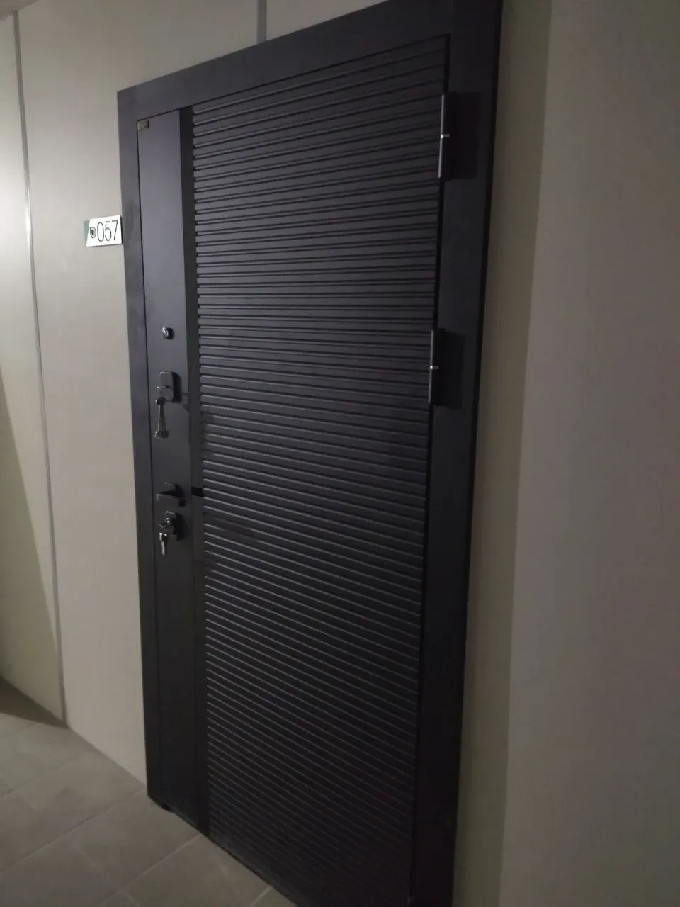 Установка входной двери в квартиру